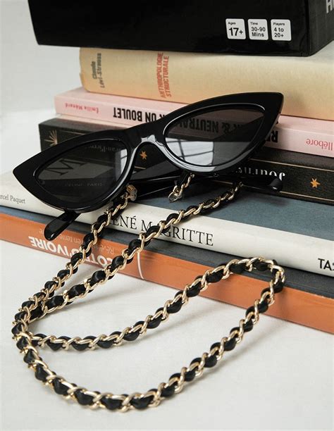 chaine de lunettes chanel|Chaîne signature .